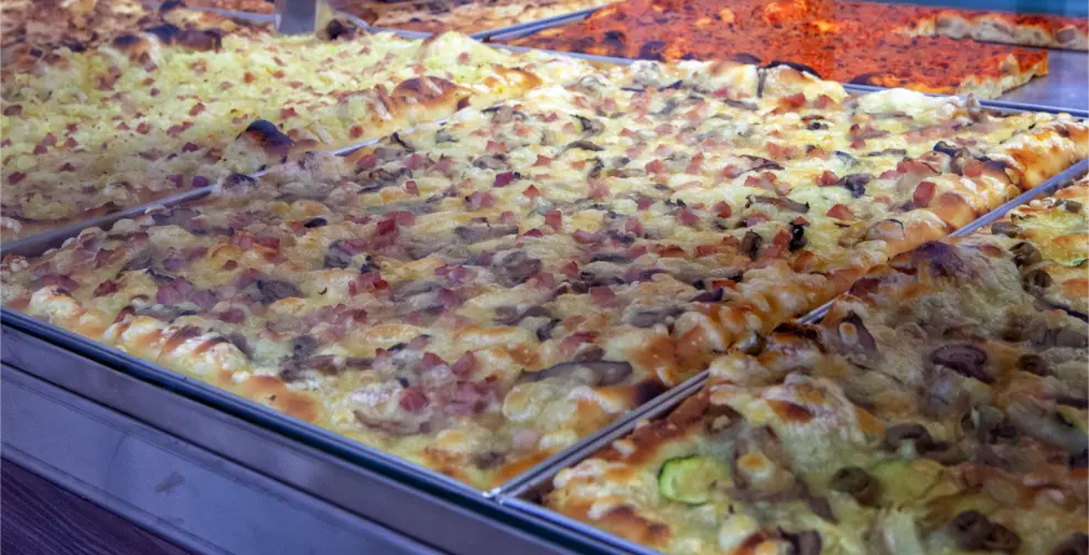 Pizza da forno in teglia a lievitazione veloce preparata a Potenza