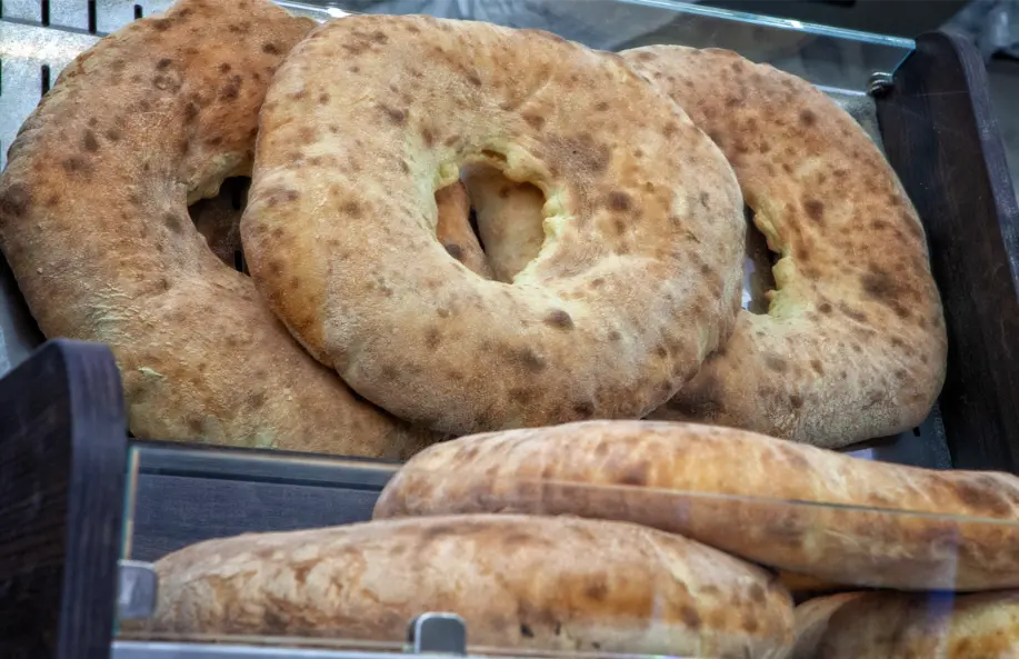 Ciambelle e pani della tradizione lucana a Potenza